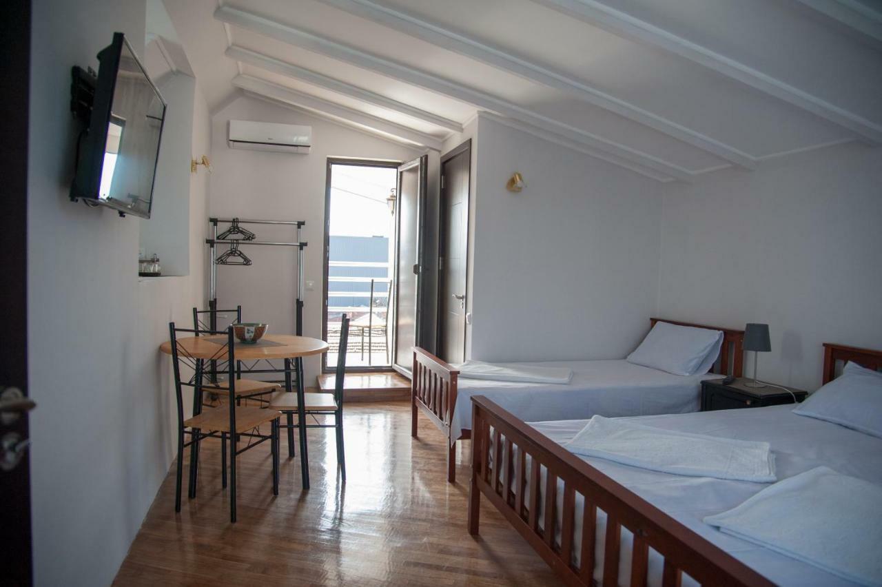 Cozy Guest House In Old Batumi Exterior photo