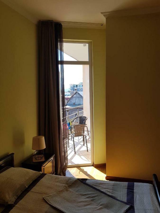 Cozy Guest House In Old Batumi Exterior photo