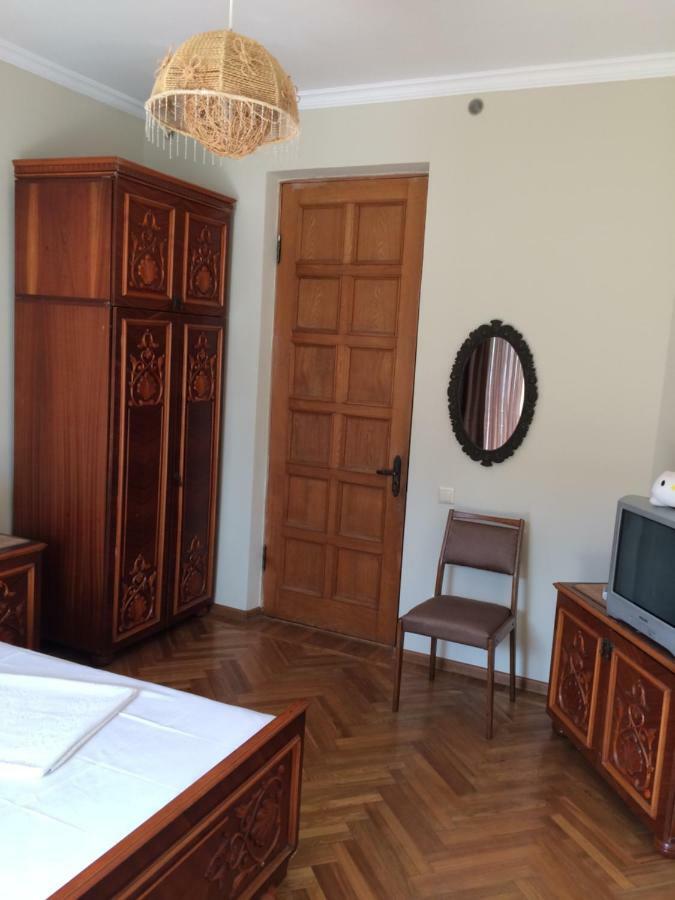 Cozy Guest House In Old Batumi Exterior photo